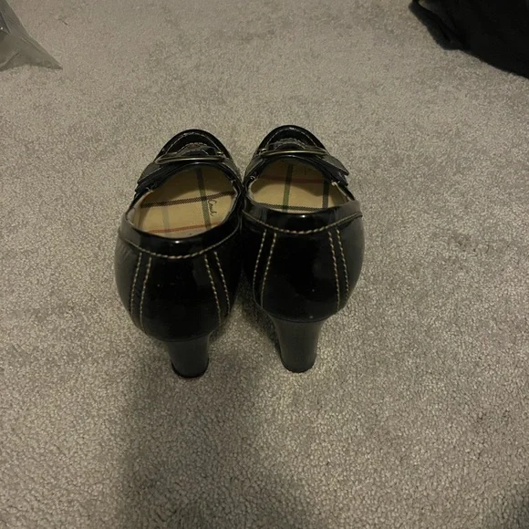 Coach Black Patent Leather heeled with gold buckle - Picture 3 of 10